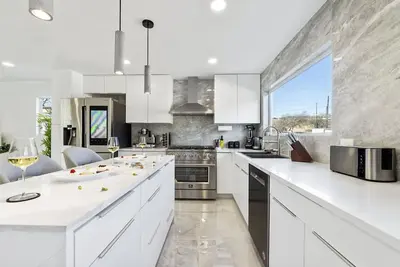 Image de Upscale Getaway with Ping-Pong, Hammocks, and Tennis. Pet-Friendly!