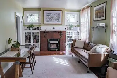 Hamnett Gallery House - Newly Updated!