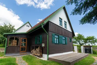 Image de Gemütliches Ferienhaus mit Blick auf die Weinberge. Frühstücksservice möglich!