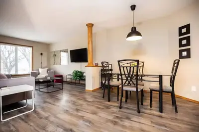 Image de Family-Friendly Haven in Trendy South Osborne: 5-Star Comfort and Convenience!