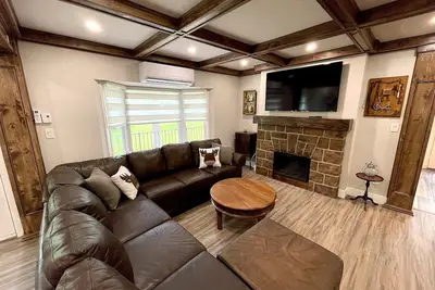 Image de \"Tiffany\" Cottage w/ Hot Tub & Barrel Sauna