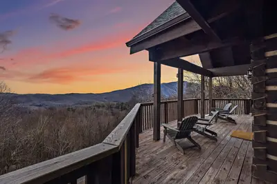 Image de Stunning Cabin Overlooking the Blue Ridge Mountains
