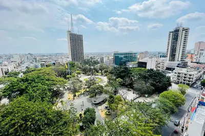 Image de Huge 4 bedroom/4 bathroom, fully renovated condo in the heart of Guayaquil.