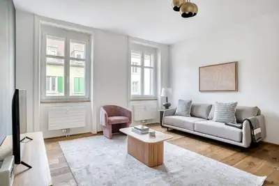 Image de Sunlit Matthäus 3 Room w/ Storage, nr Market, by Blueground