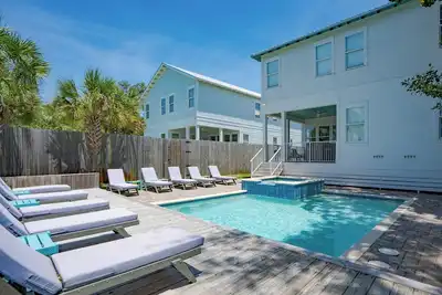 Image de Clear Sky by AvantStay | Sleeps 20 | 5 Minute Walk to the Beach + Private Pool