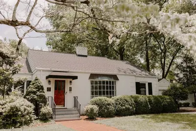 Image de Mid-Century Charmer in Old Irving Park