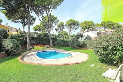 Image de Agréable appartement dans une maison de vacances avec piscine, Wifi, Tv, terrasse et animaux admis