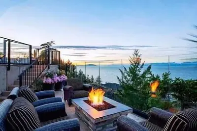 Image de Oceanfront Gated Villa with pool & Hot tub in Nanaimo