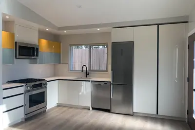 Image de Beautiful contemporary studio. Just 5 minutes drive to Laguna seca and beach.