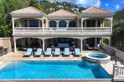 Image de Luxury 5 Bedroom Waterfront Property