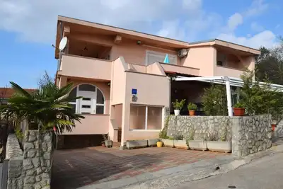 Image de Appartement de deux chambres avec la terrasse Pinezici, Krk (A-20465-a)