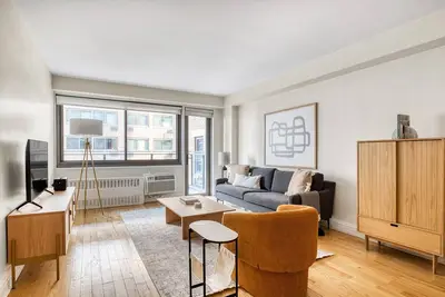 Image de Trendy Uws 1br w\/ Doorman & Gym, nr Central Park, by Blueground