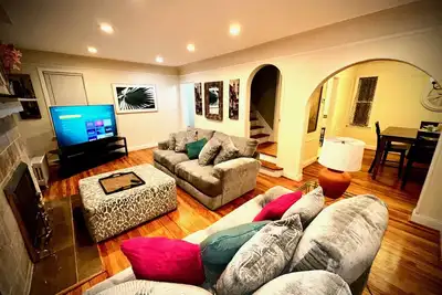 3br 4bed 2 1/2bath Beautiful Home away from home nestled University district.