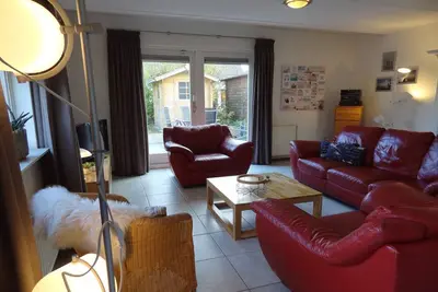 Image de Maison de Vacances à Zeeland avec Jardin