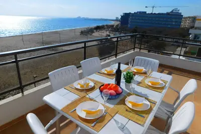 Image de Appartement de vacances avec grande terrasse et vue parking, Rosas