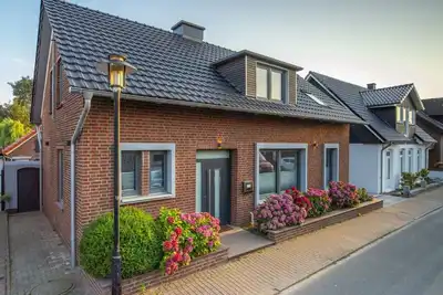 Image de Cozy holiday apartment with sea views and a wonderful south-facing balcony