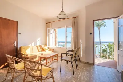 Image de Appartement \"Las Palmeras 4\" avec vue sur la mer, terrasse privée et balcon.