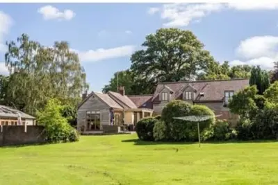 Image de Stunning Large Country Family Home, Indoor Pool, Sleeps 12, Secluded Garden