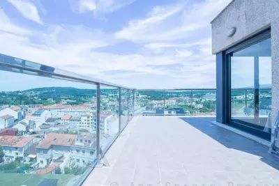 Image de Disconnectaengalicia Penthouse La Perla, pool and tennis court