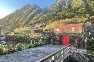 Image de Stylish 2 Bedroom Stone House With Stunning Views, São Jorge, Azores (Vista)