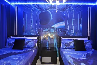 Image de 9 Br Lake View Villa with Pool/Spa / Game @ Solara