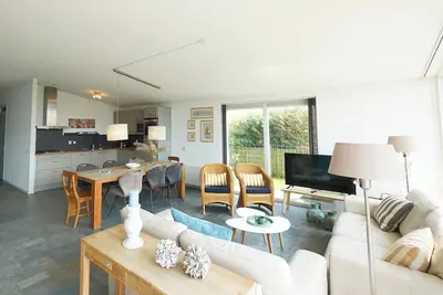 Bungalow for 8 people, with 4 bedrooms and 2 bathrooms.