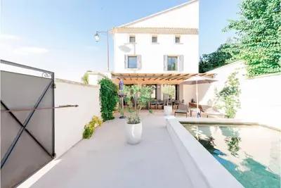 Image de Maison de maître de  300 m2 avec piscine