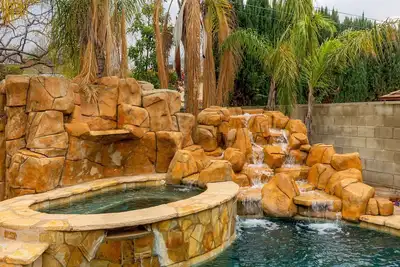 Image de 5 Bdr Mediterranian Treat! Pool/Spa