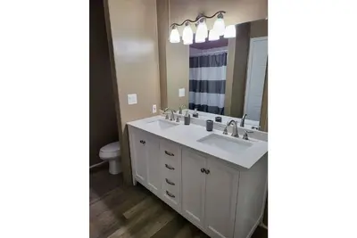 Image de Pet Friendly 3 bedroom home with all new amenities