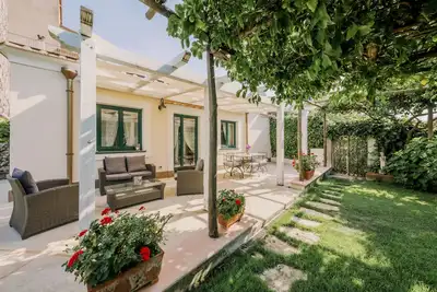 Image de Villa in historic center with large garden, parking, air conditioning and WiFi