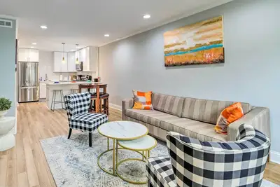 Image de Alexandria Townhome in Upcoming Neighborhood!