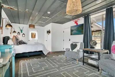 Image de Coco Casita | Hot Tub | 4 miles to Downtown Fred