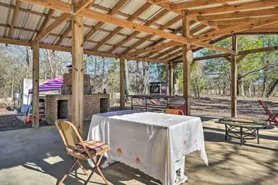 Image de Dog-Friendly Senatobia Cottage w/ Fishing Pond!
