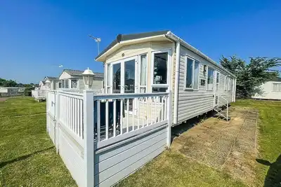 Image de Lovely caravan with decking at Cherry Tree Holiday Park in Norfolk ref 70528c