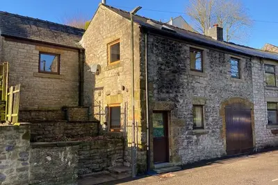 Image de Upside down barn conversion - quiet location minute walk from village amenities.