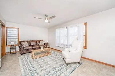 Image de Cozy 1 Bed 1 Bath Home with Garage and Fenced Yard