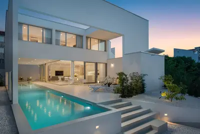 Image de 5 star villa with heated pool and whirpool at rooftop.
