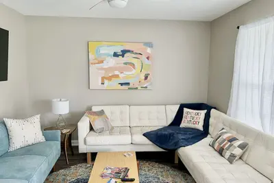 Image de Sleeps 8. Cozy Bungalow in Downtown Georgetown