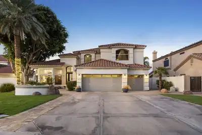 Image de Luxurious Lake House | Full Amenities, Pool + Lake