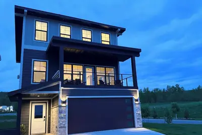 Image de Santa Ski House • Close to Bentleyville • Sauna • Dogs • 25% Off Ski Package