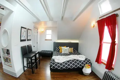 Image de *** Unique Artists' Home + Sunporch Gallery - Read - Cook - Relax ***