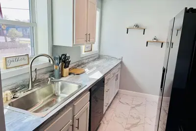 Image de Remodeled townhouse - 5 mins from Shawnee Sports Complex!