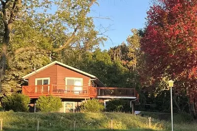 Image de Hilltop house overlooking Whitewater Lake with beach & boat access mins away.