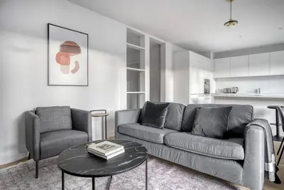 Image de Luxe Vorstädte 3. 5 Room w/ W/D & Storage, 2 min to Market, by Blueground