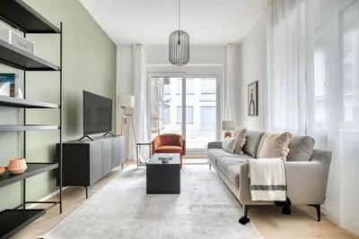Bright Wiedikon 3. 5 Room w/ Storage & W/D, 3 min to Market, by Blueground