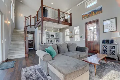 Image de Mountain Views | Pet-Friendly | Modern Cabin in Como