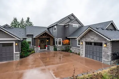 Image de Luxury Home with River View