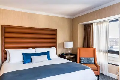 Image de Pet-friendly Accommodation at Dossier Hotel Portland! W/ Parking & Ev Charging!