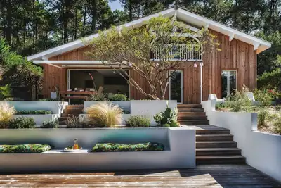 Image de Luxueuse villa avec piscine au cœur de la forêt