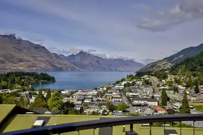 Image de A lovely central apartment located walking distance to central Queenstown.